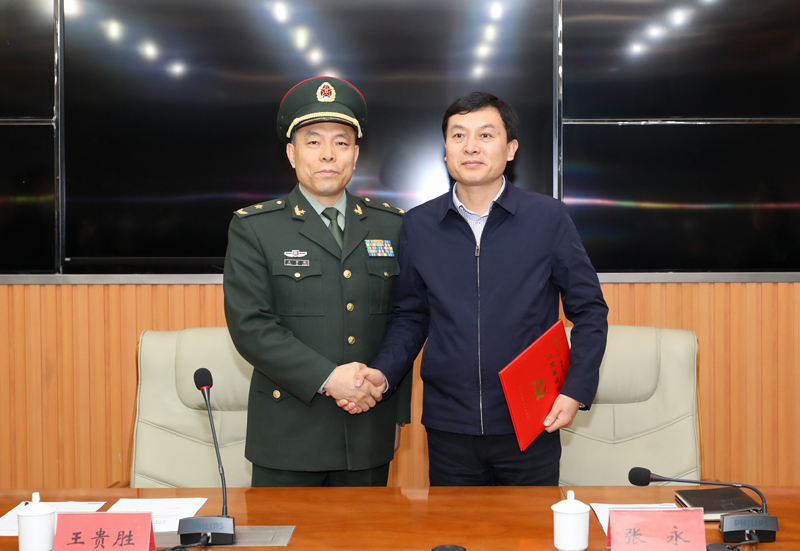 省军区党委书记,政治委员王贵胜出席会议并宣布省军区党委决定:张永