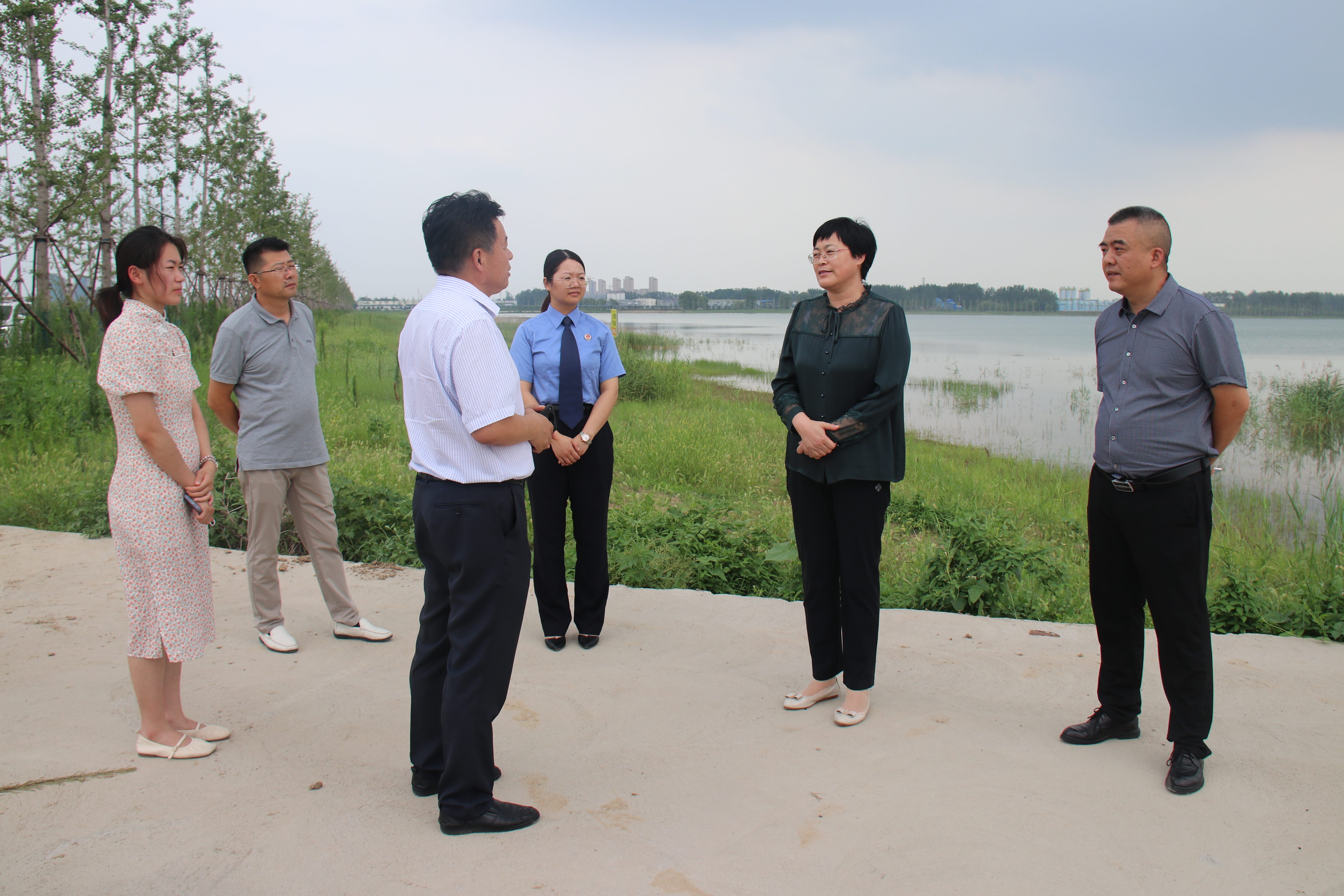 濉溪县副县长濉溪镇党委书记陆松平调研凤栖湖湖长制工作