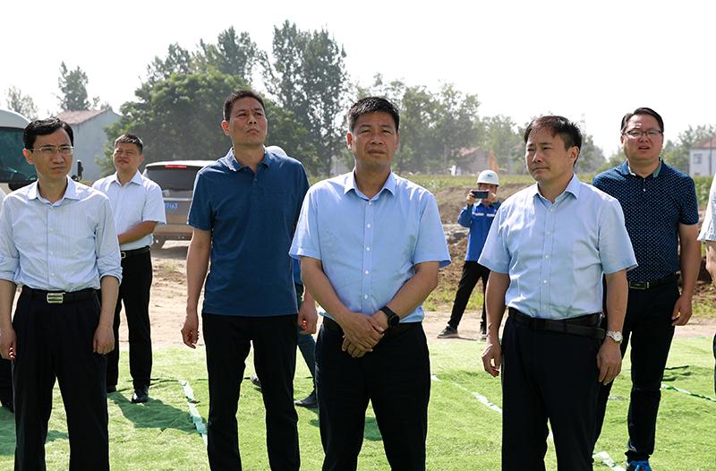 市委常委,濉溪县委书记任东,市政府秘书长赵德志参加调研.