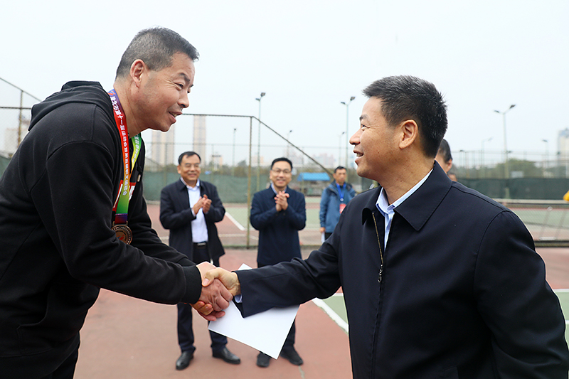 市政府秘书长徐涛参加慰问调研