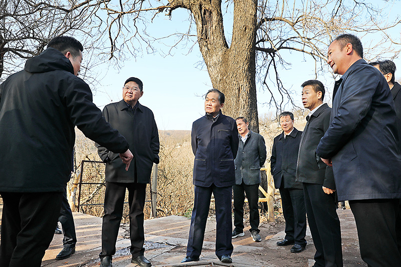 11月30日下午,副省长张曙光来我市调研农业农村工作,并宣讲党的十九届