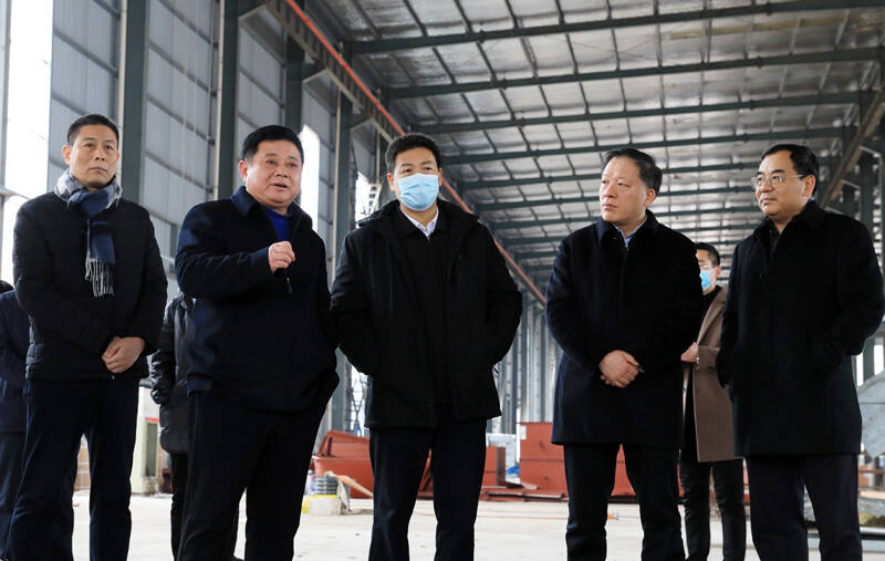 2月11日上午,市委副书记,市长覃卫国深入濉溪县,调研重点项目建设工作