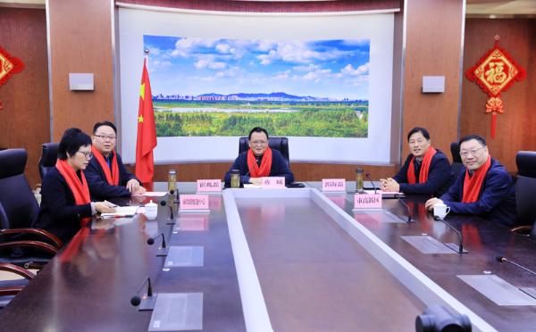 我市举行2025年新春线上团拜会
蒋曦与企业家、院校代表视频连线共贺新春共话发展