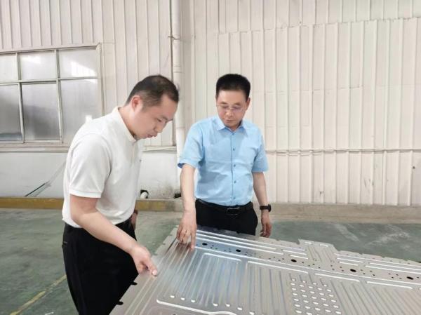 黄韡调研重点项目建设工作