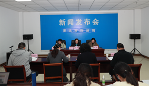 淮北市财政局副局长  杨娜