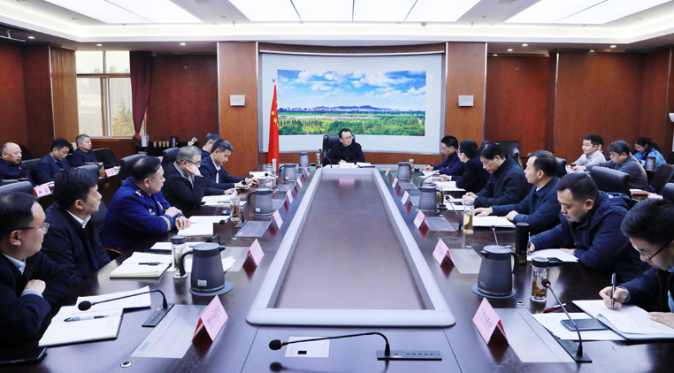 蒋曦主持召开春节安全生产专题会议