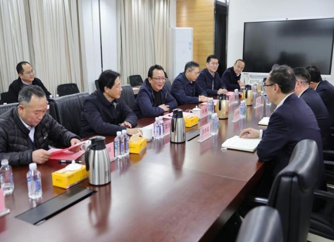 蒋曦在调研走访重点商贸企业时强调
优环境促消费解难题  齐心协力打好“三仗”