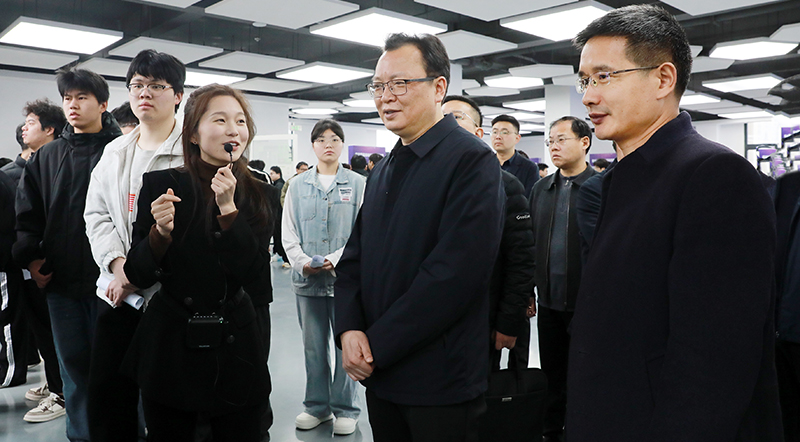 蒋曦前往淮北职业技术学院宣讲全国两会精神并开展调研座谈