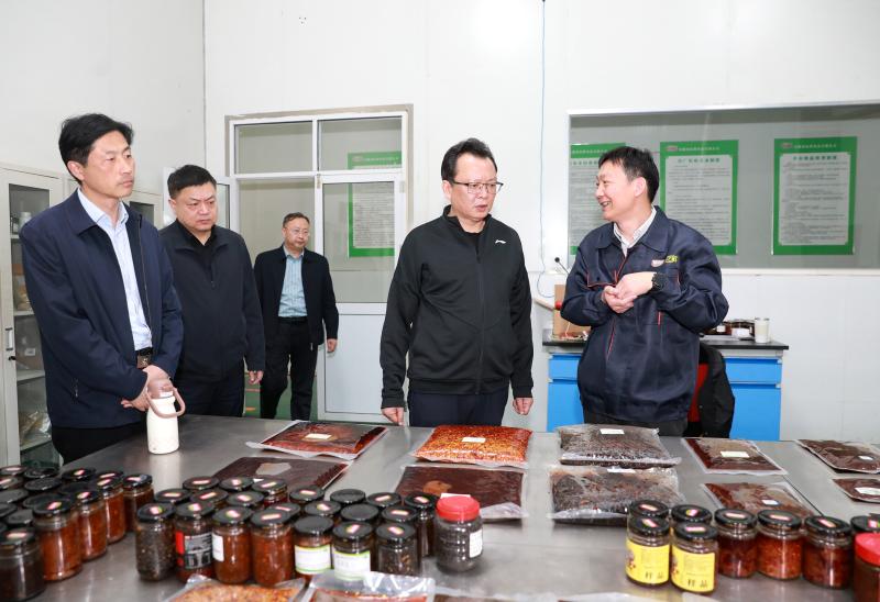 蒋曦在指导相山区学习教育并访企入村时强调
 用心用力为群众解难题为企业找市场