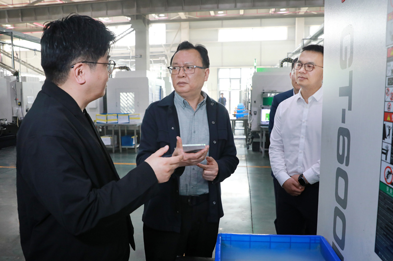 蒋曦在调研项目建设并开展访企入村时强调
 优环境强保障推动项目建设提质增效