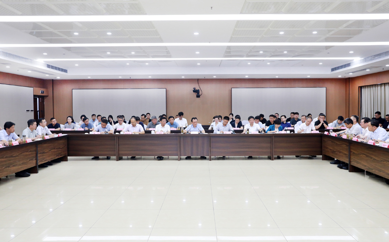 蒋曦在全市1—8月招商引资工作调度会议上强调
大抓项目抓大项目抓高质量项目
为打好打赢“三仗”提供坚实支撑