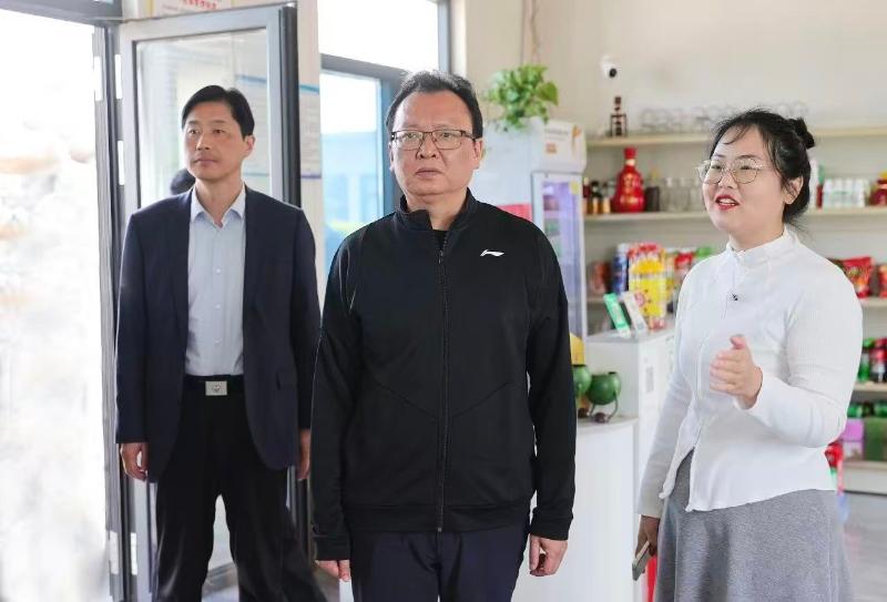 蒋曦调研现代农业发展并宣讲全国两会精神